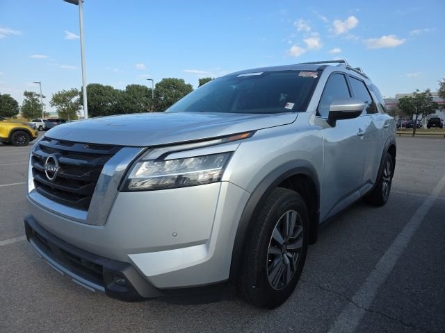Used 2024 Silver Nissan SL image 3