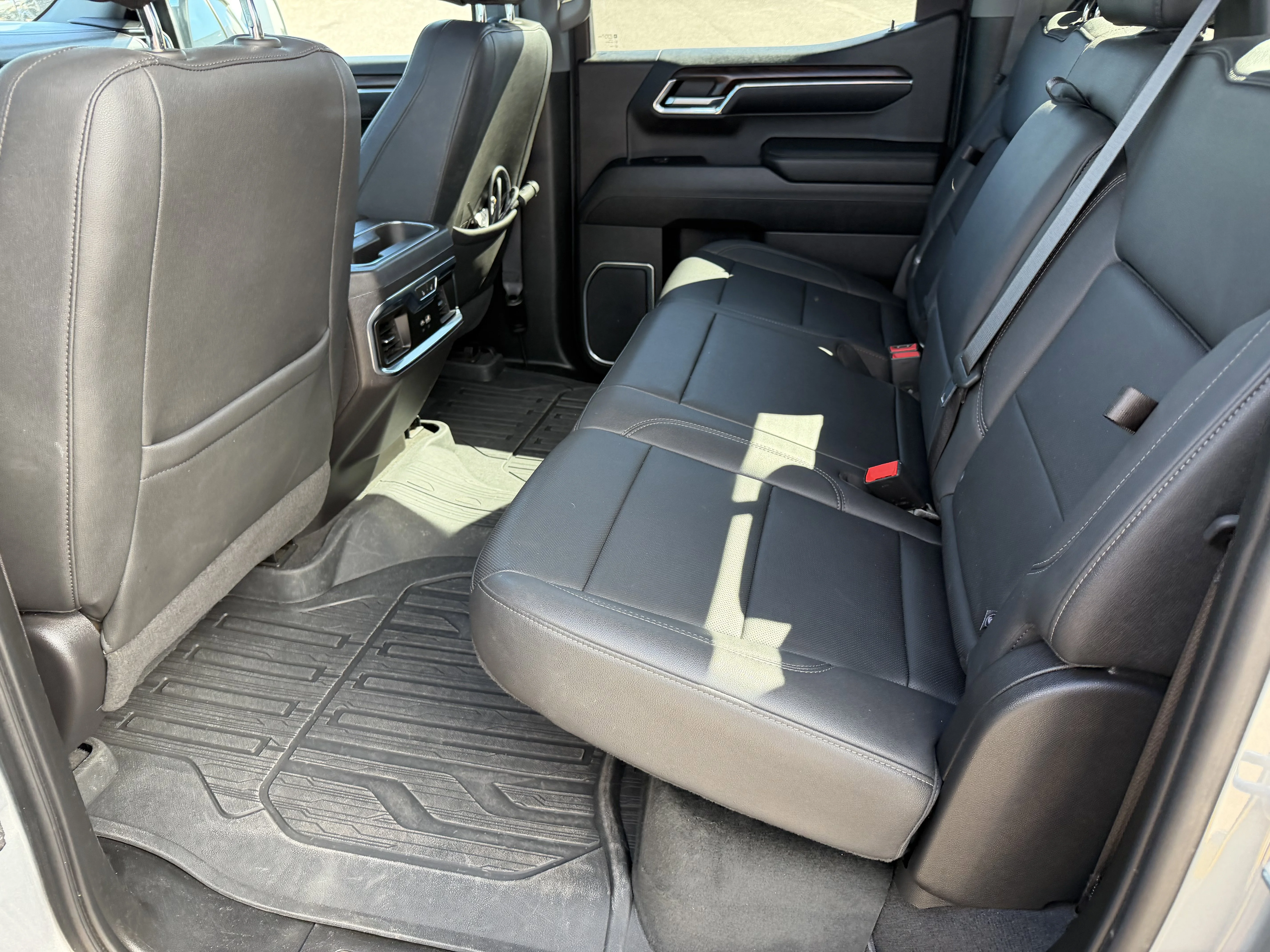 Used 2024 Sterling Metallic GMC SLT image 10
