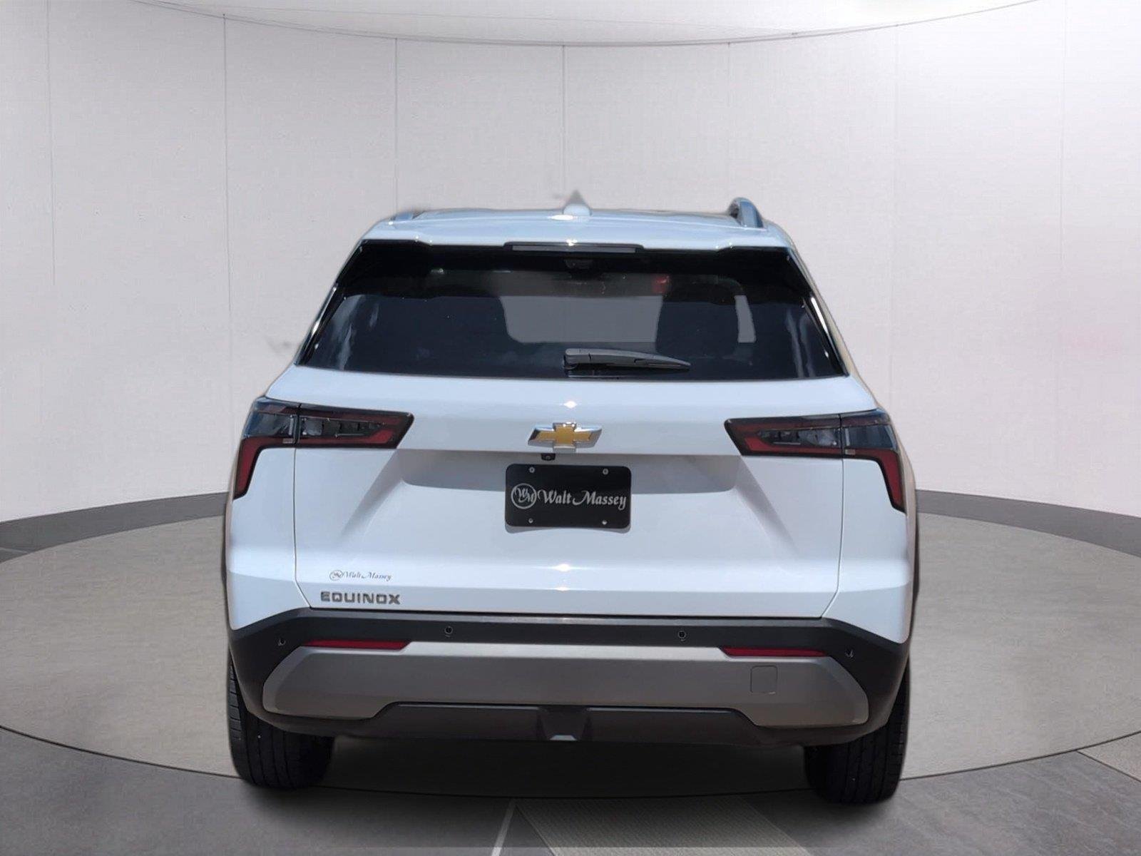 Used 2025 Summit White Chevrolet LT image 4
