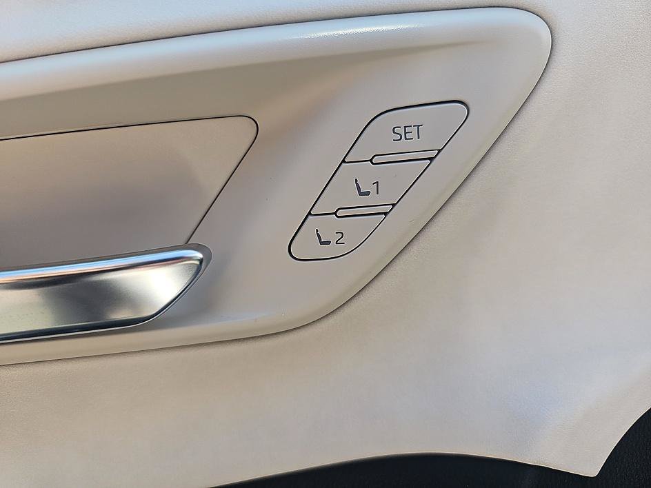 Used 2023 Oxygen White Toyota Limited image 12
