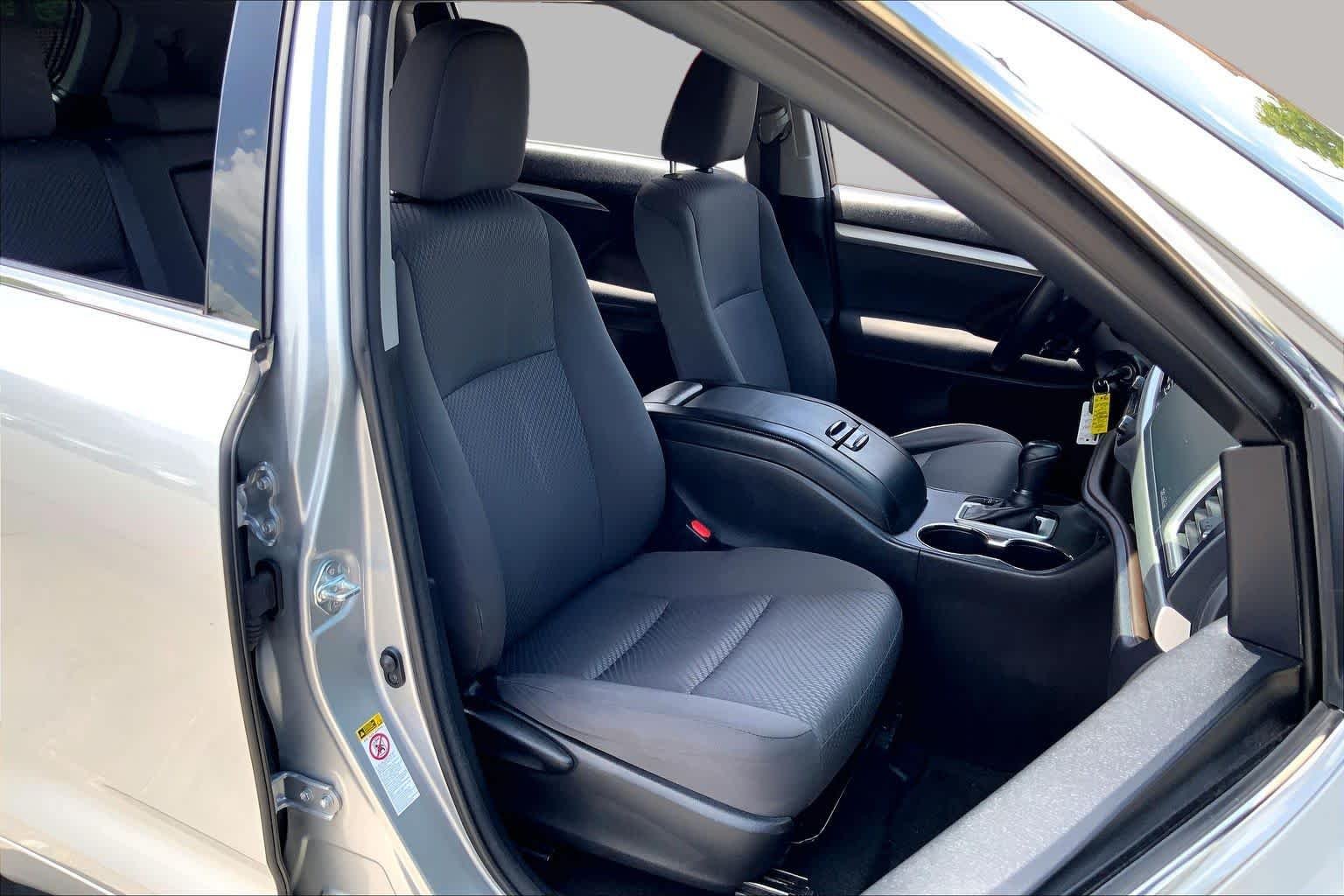 Used 2017 Celestial Silver Metallic Toyota LE image 9