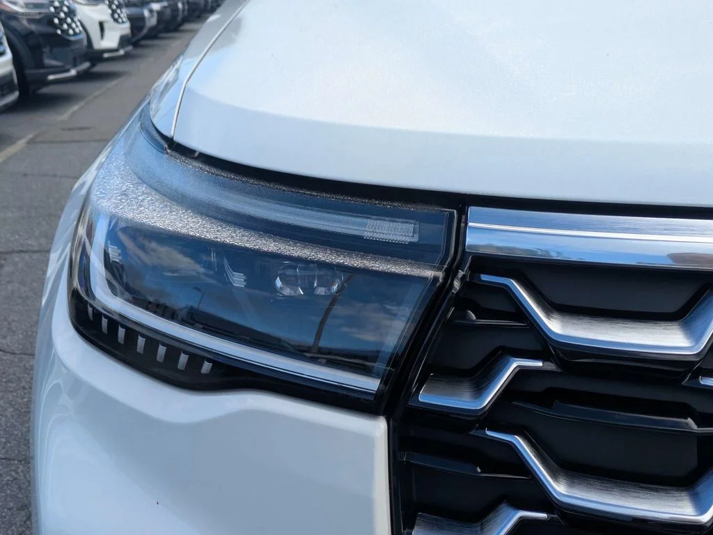 New 2026 Star White Metallic Tri-Coat Ford Platinum image 10