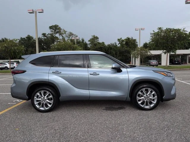 Certified Used 2024  Toyota Limited image 3