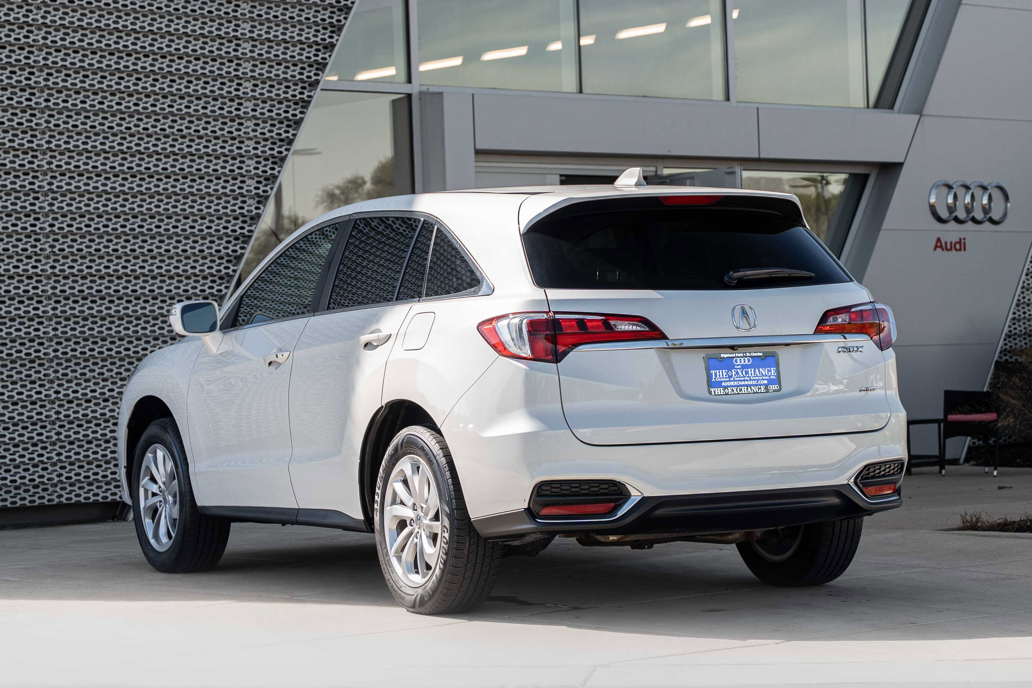 Used 2018 White Diamond Pearl Acura w/Technology Pkg image 5