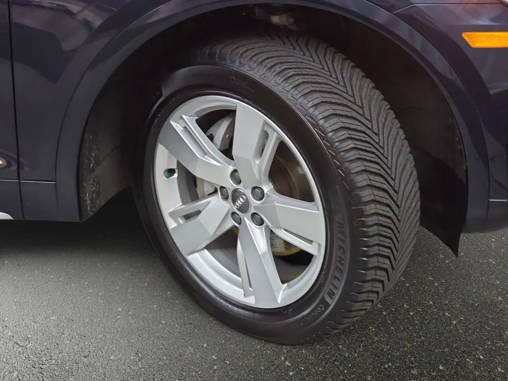 Used 2018 Moonlight Blue Metallic Audi 2.0T Premium image 33