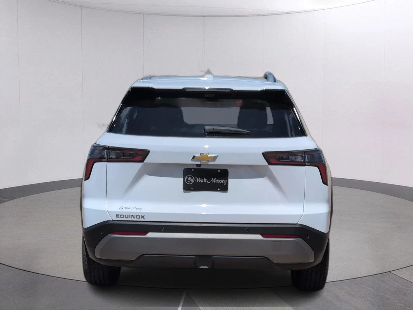 Used 2025 Summit White Chevrolet LT image 4