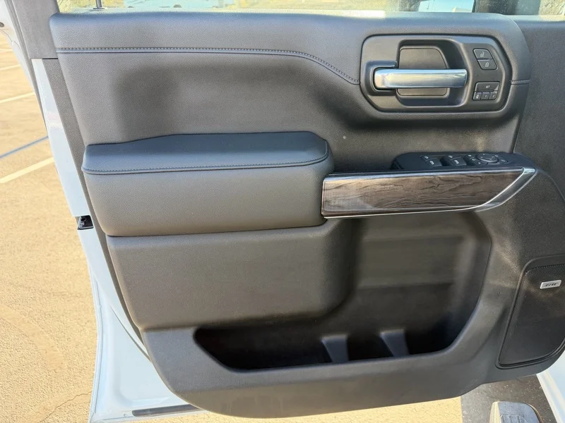 Used 2020 SUMMIT WHITE Chevrolet LTZ image 17