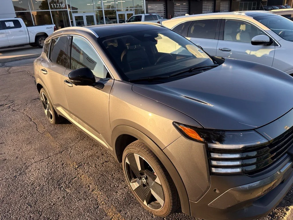 Used 2026 Gray Nissan SR image 1