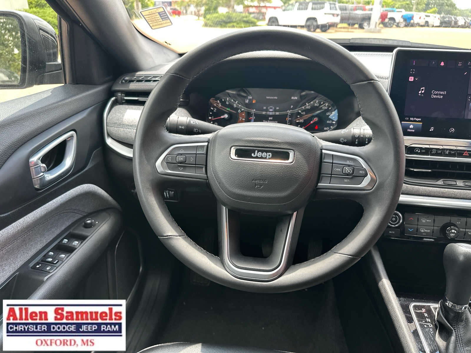 Used 2024 Sting-Gray Clearcoat Jeep Latitude image 21