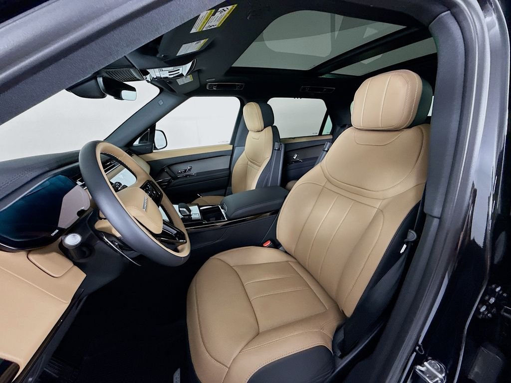 New 2026 Santorini Black Land Rover Dynamic SE image 5