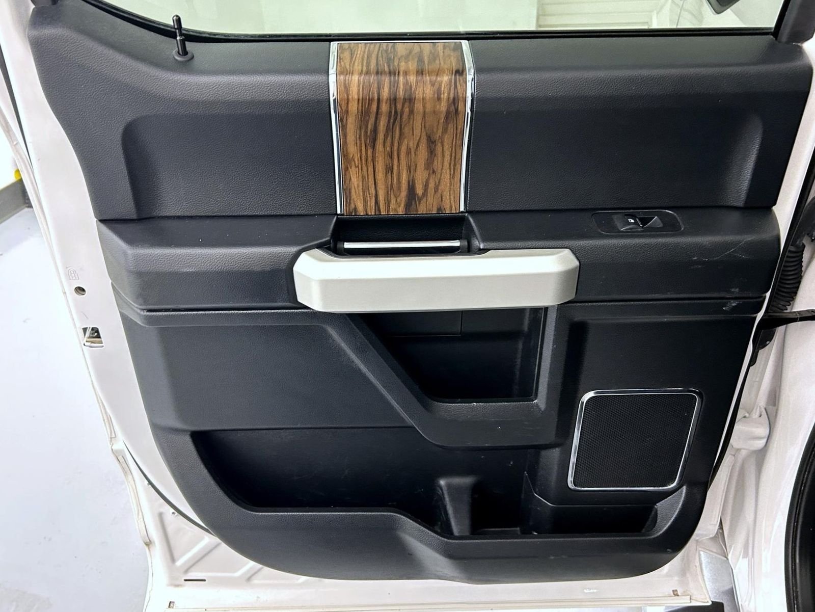 Used 2019 White Ford Lariat image 20