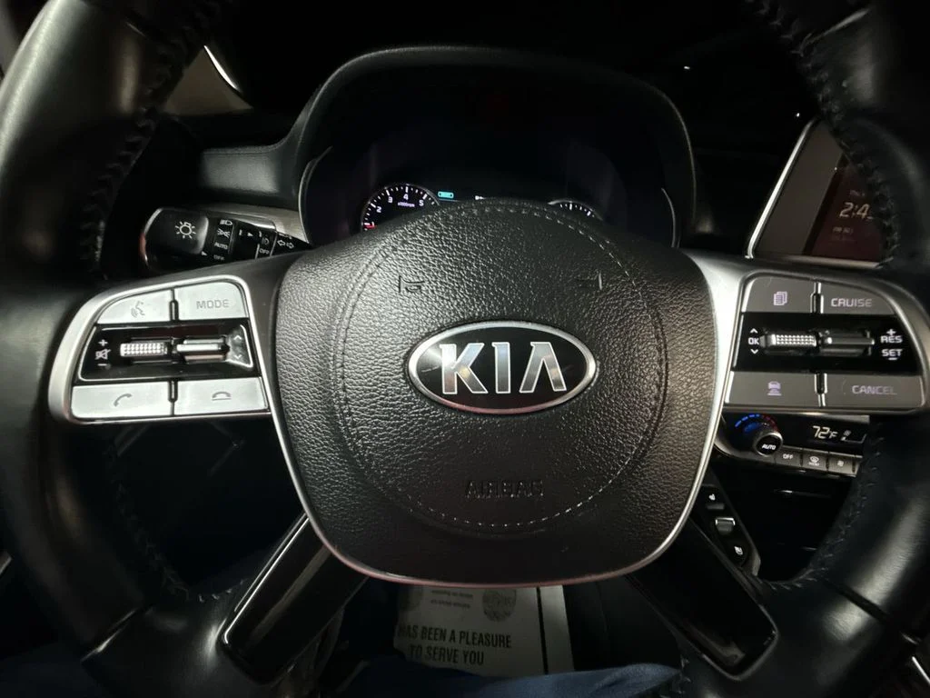 Used 2021 White Pearl Kia SX image 17
