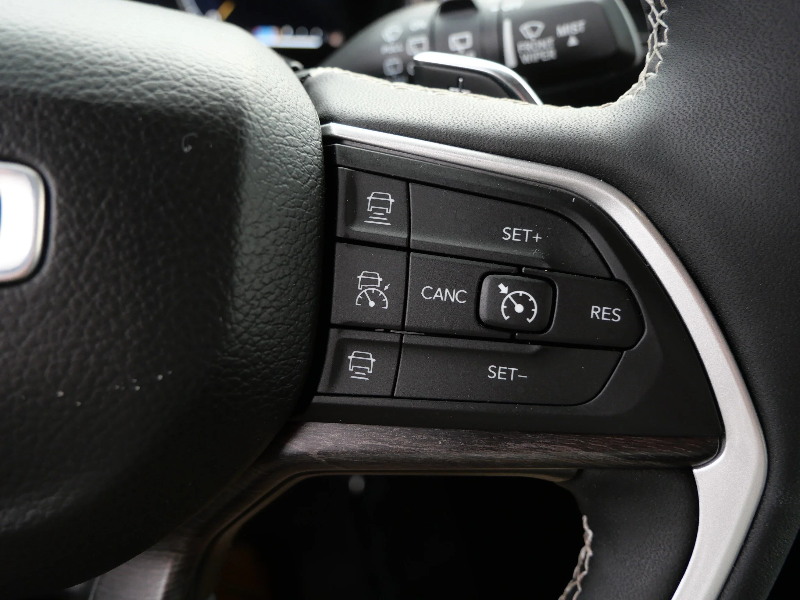 Used 2023 Bright White Clearcoat Jeep Limited image 28