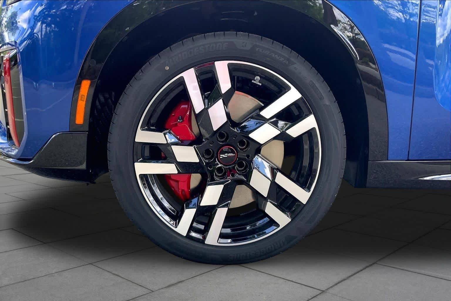 New 2027 Blazing Blue Metallic MINI Iconic image 11