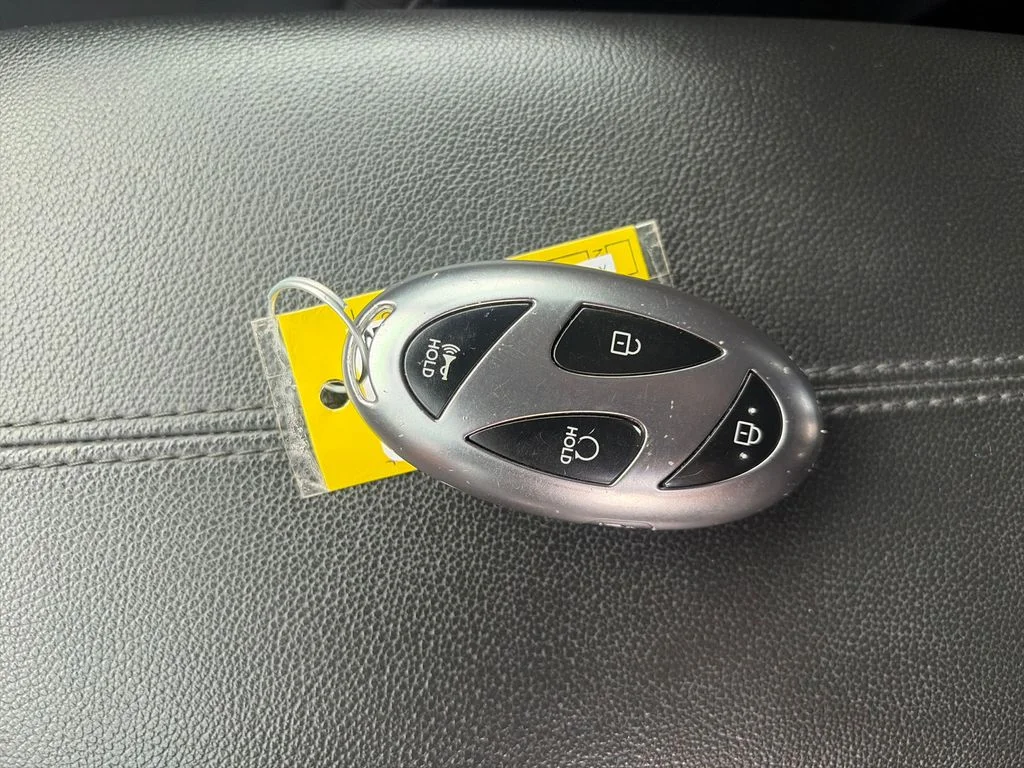 Used 2025 Gray Hyundai SEL image 28