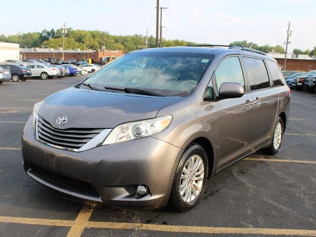 Used 2013 Predawn Gray Mica Toyota XLE image 2