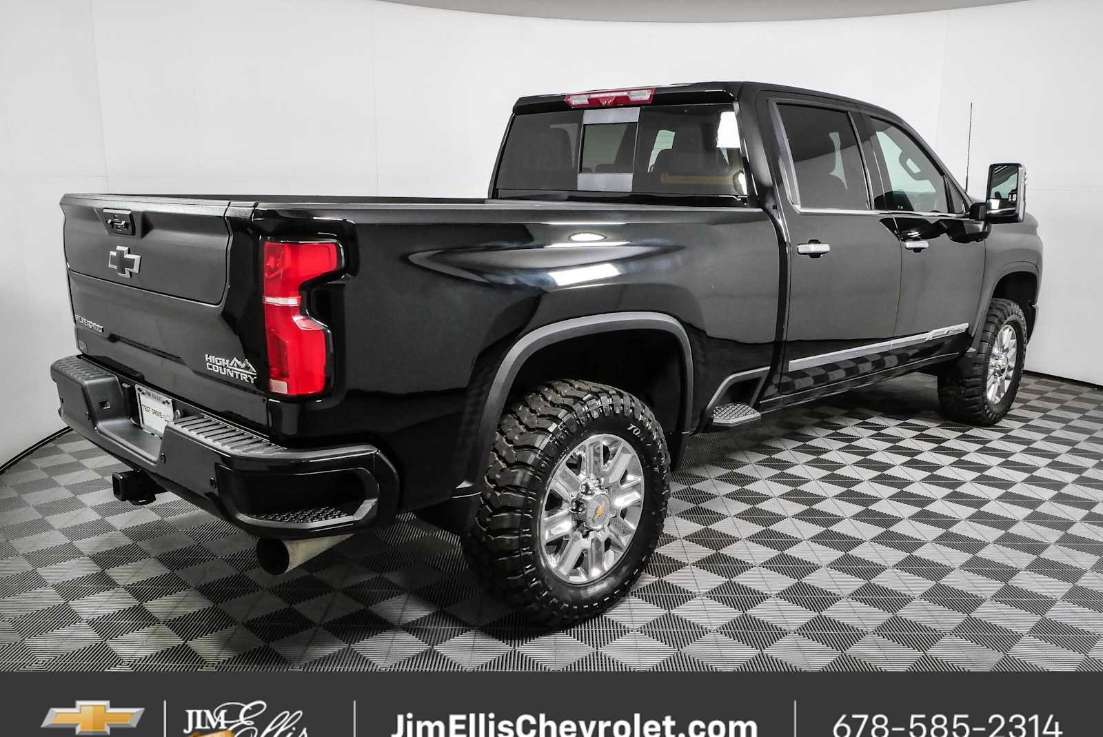 Used 2025 Black Chevrolet High Country image 3