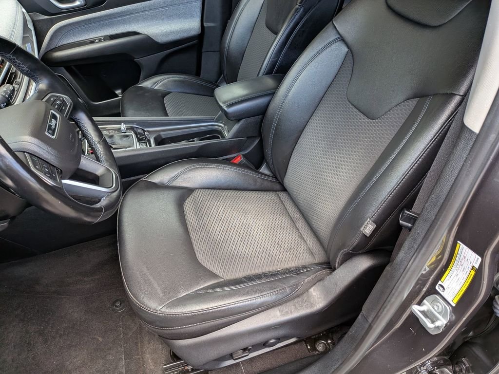 Certified Used 2022 Gray Jeep Latitude image 21