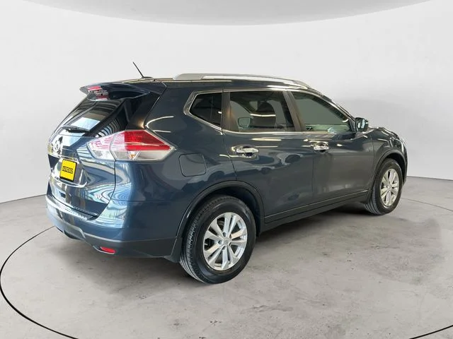 Used 2015 Blue Nissan SV image 5