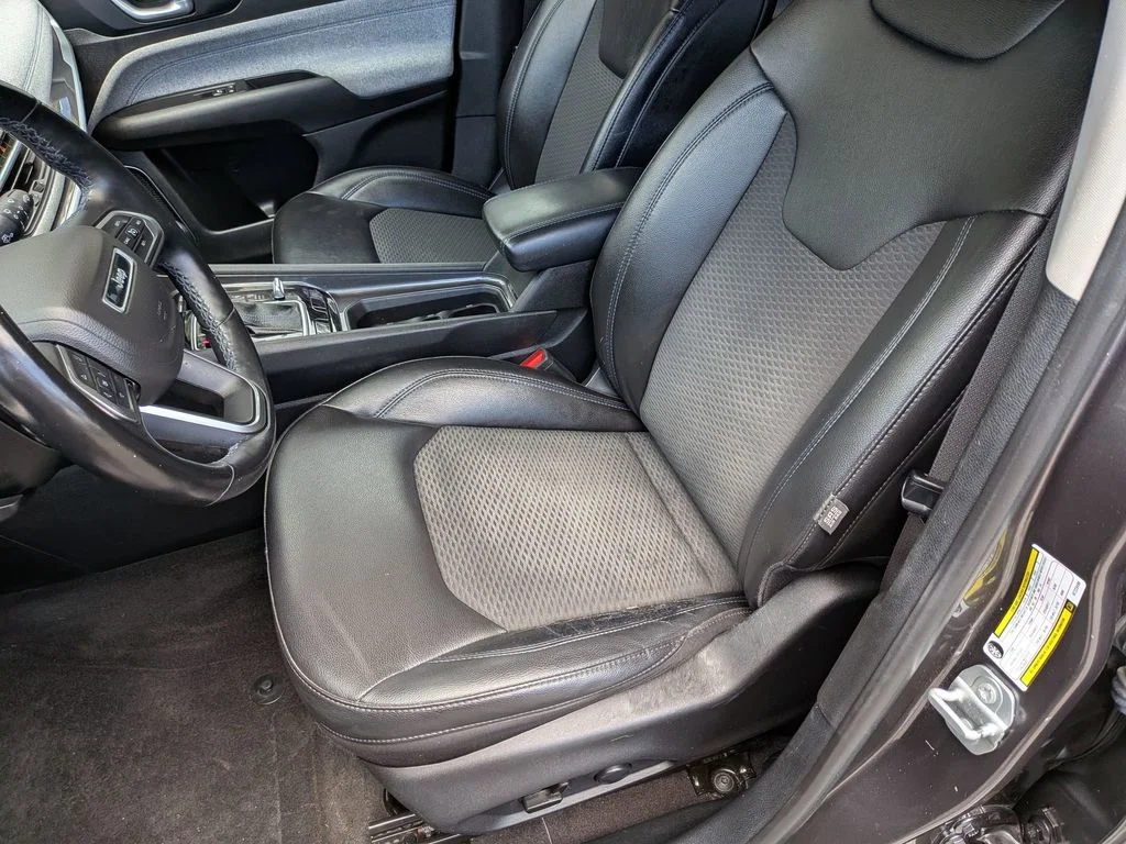 Used 2022 Gray Jeep Latitude image 21