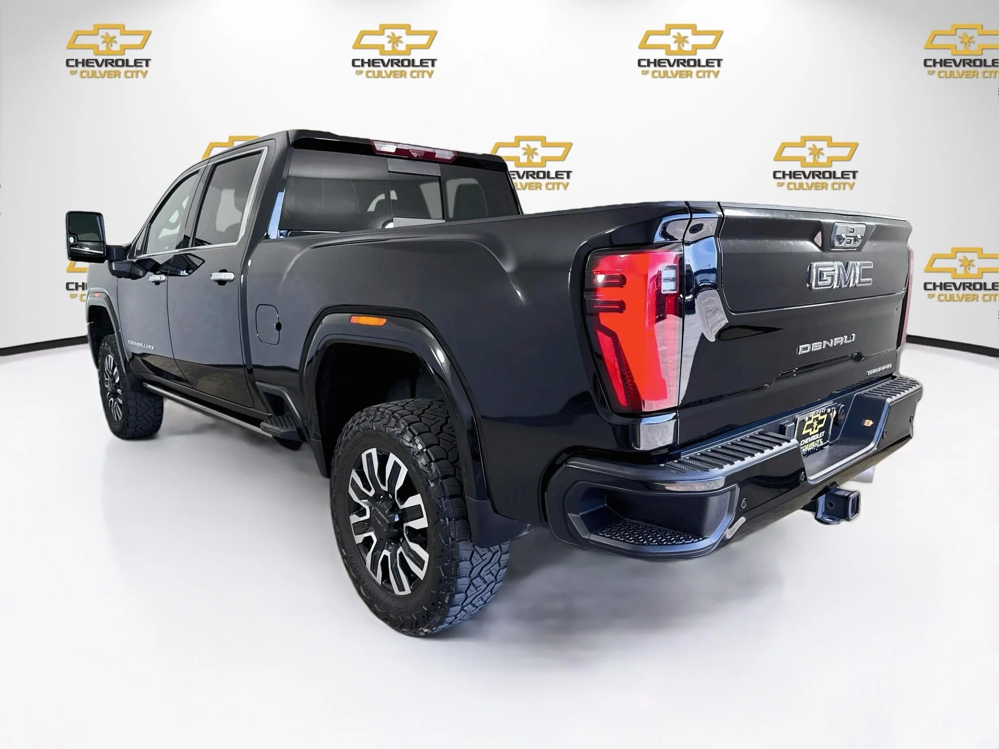 Used 2024 Onyx Black GMC Denali Ultimate image 6