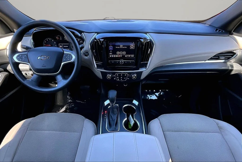 Used 2022 White Chevrolet LS image 7