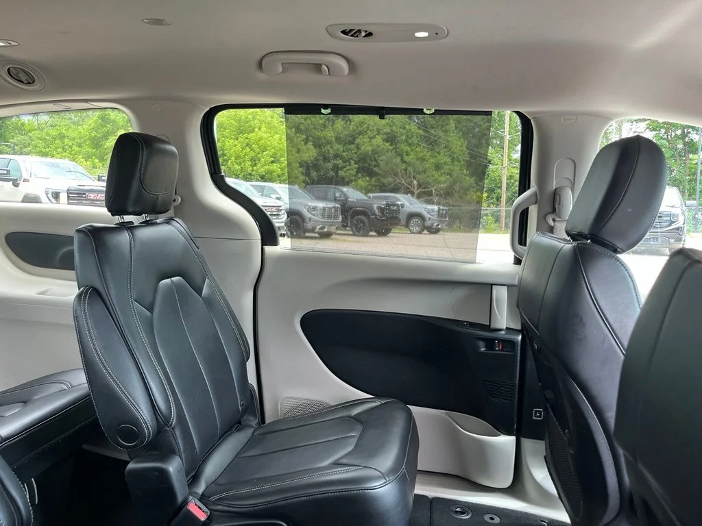 Used 2023 Crystal Metallic Chrysler Touring L image 43