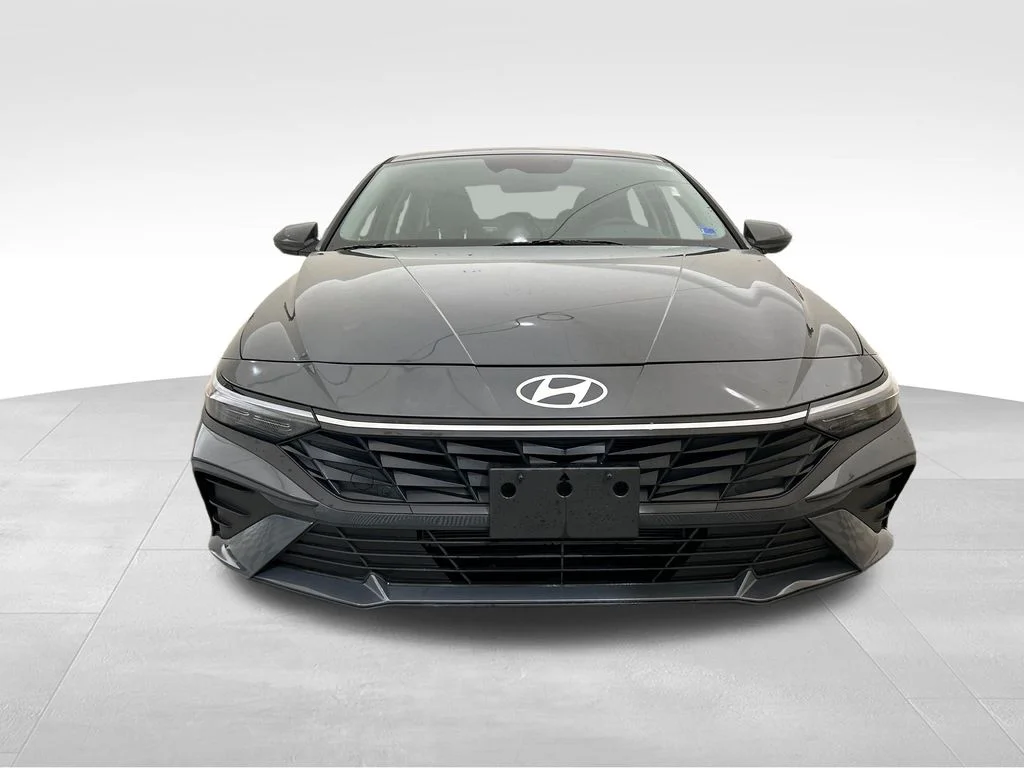 Used 2025 Gray Hyundai SE image 8