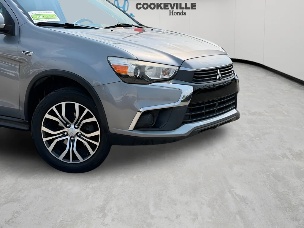 Used 2017 Silver Mitsubishi 2.0 ES image 3