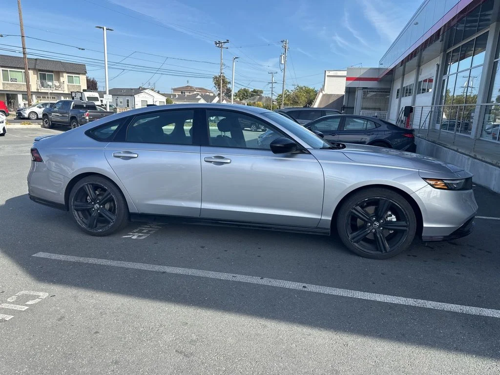 Used 2025 Silver Honda Sport-L image 10