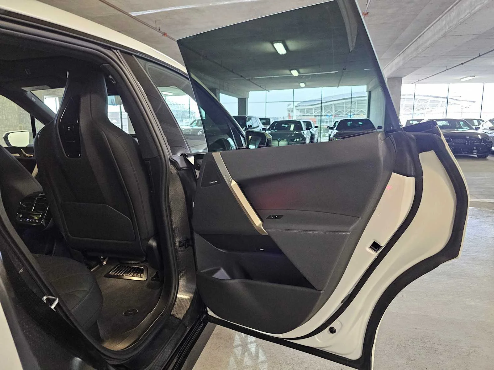Certified Used 2024 Mineral White Metallic BMW xDrive50 image 28