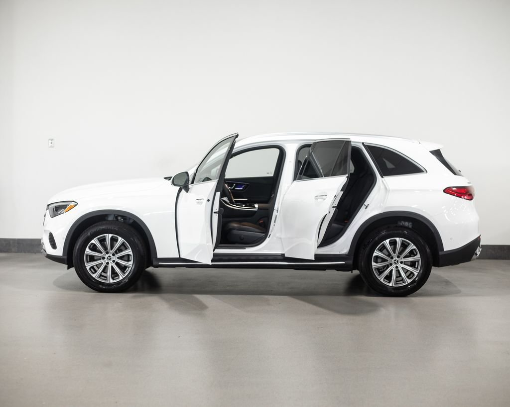 Used 2026  Mercedes-Benz GLC 300 image 3