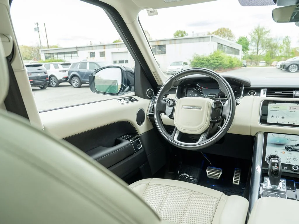 Used 2022 White Land Rover HSE Silver Edition image 19