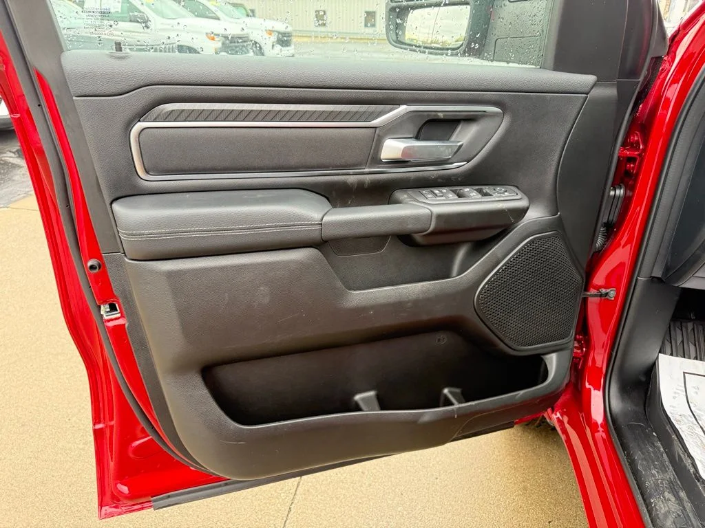 New 2026 Molten Red Pearl-Coat Exterior Paint RAM Big Horn/Lone Star image 20
