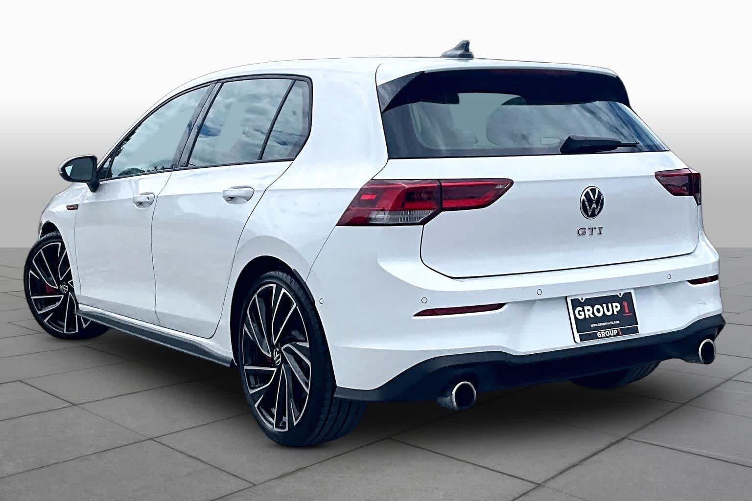 Used 2024 Opal White Pearl Volkswagen Autobahn image 10