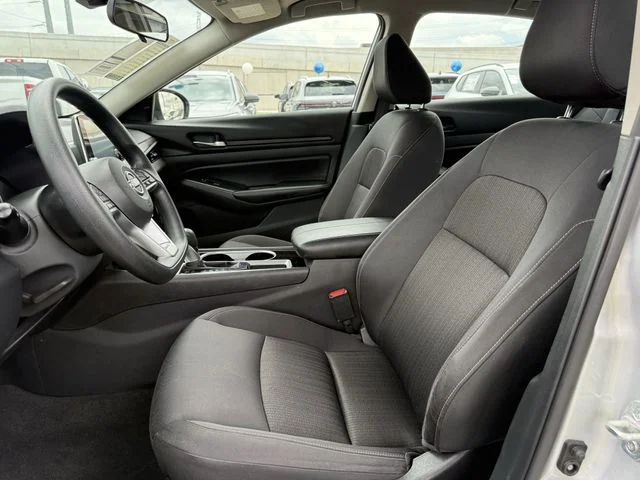Used 2024 Silver Nissan 2.5 SV image 22