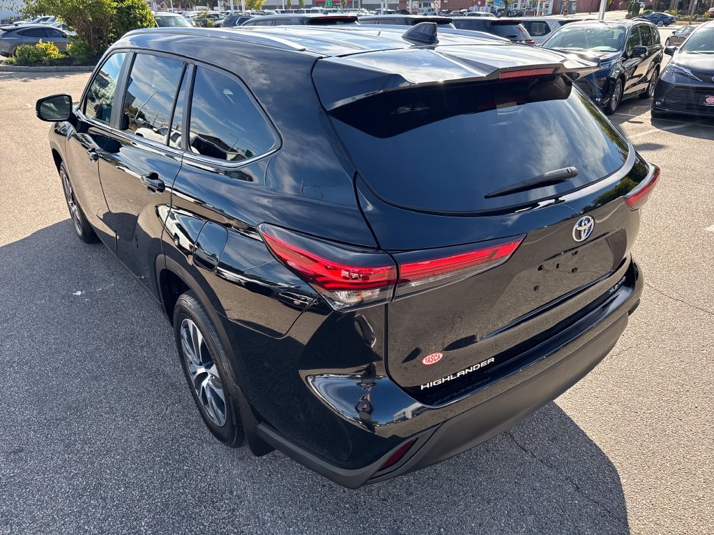 Used 2023 Black Toyota XLE image 5