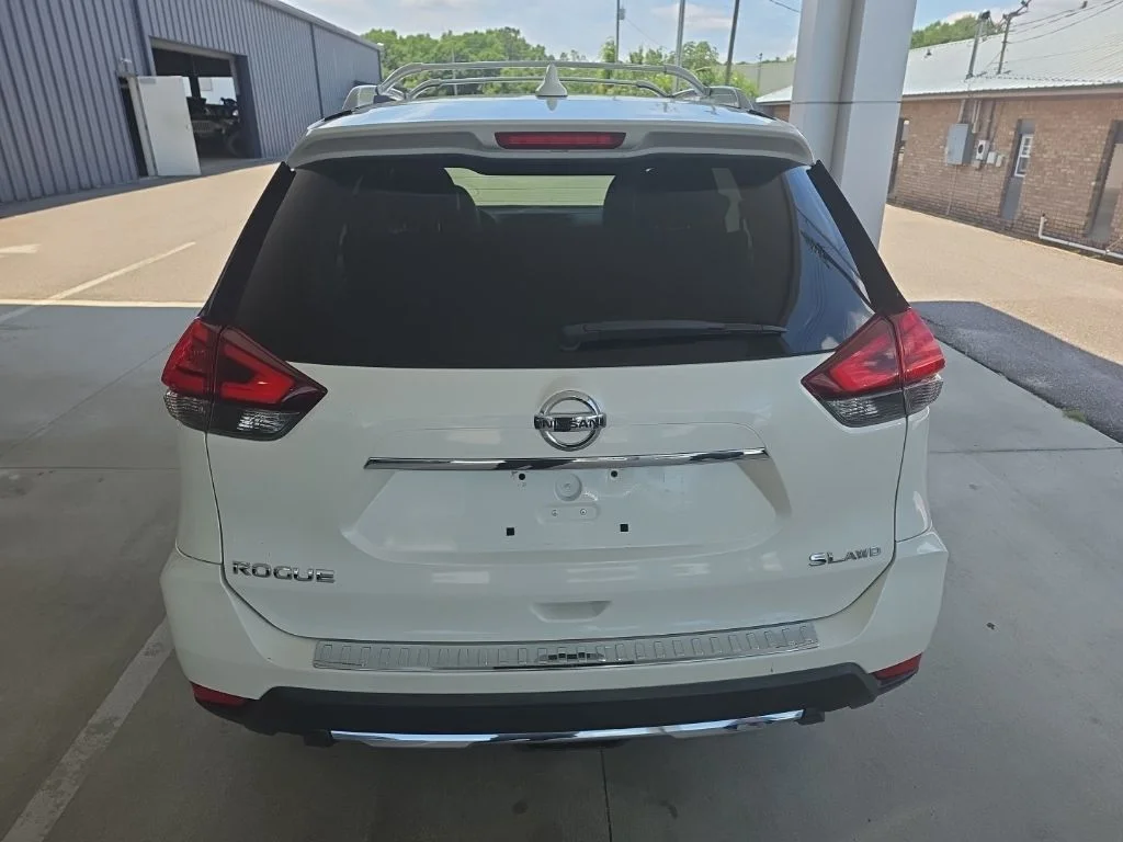 Used 2017 White Nissan SL image 4