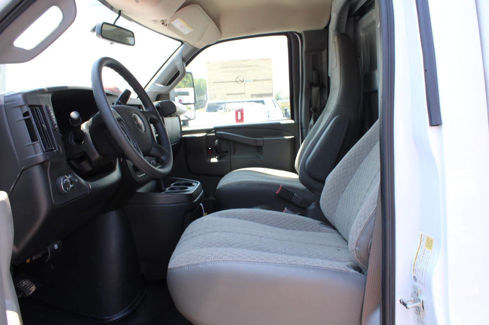 New 2025 Summit White GMC 1WT image 16