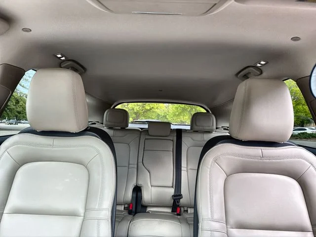 Used 2026 White Lincoln Premiere image 22