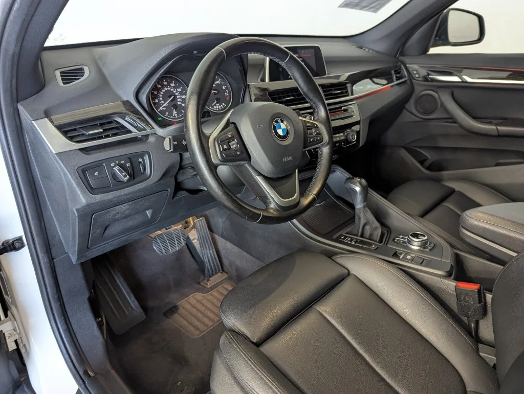 Used 2018 White BMW xDrive28i image 36