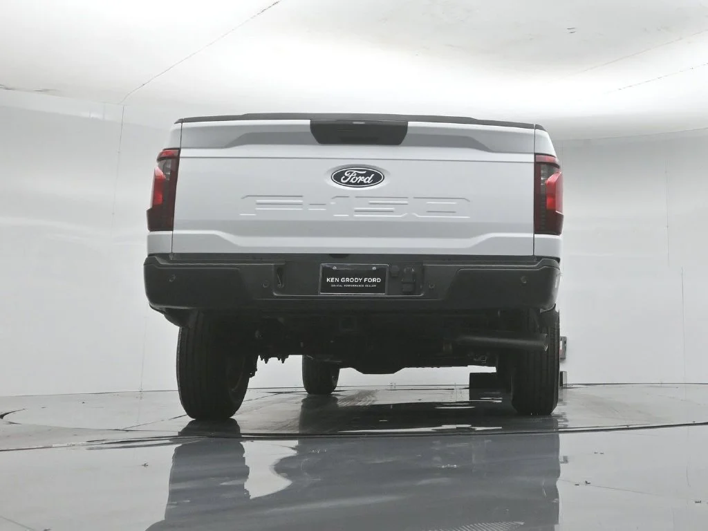 New 2026 Oxford White Ford XL image 39