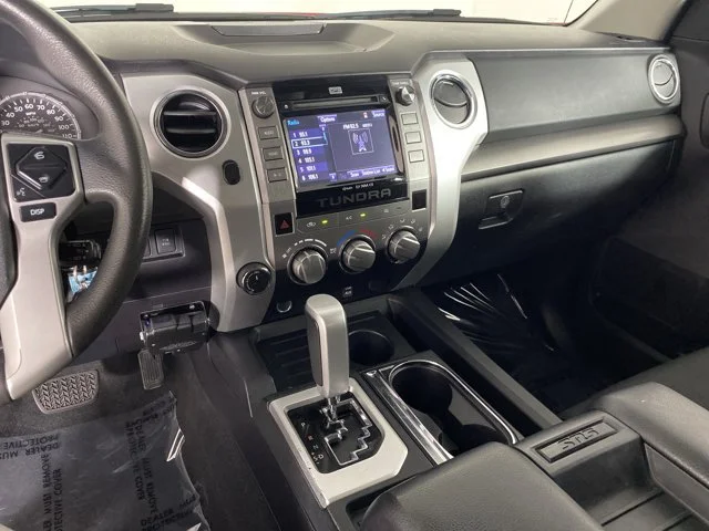 Used 2014 Red Toyota SR5 image 25