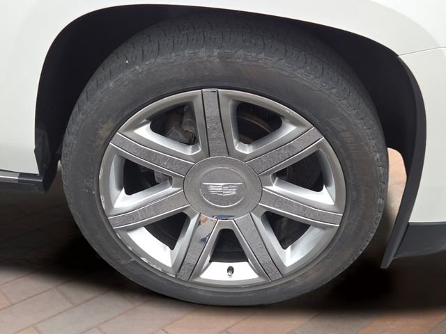 Used 2018 Crystal White Cadillac Premium image 30