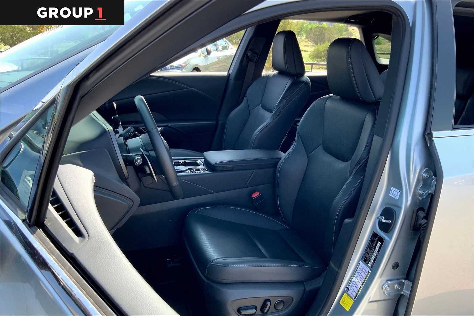 Certified Used 2024 Iridium Lexus Premium Plus image 8