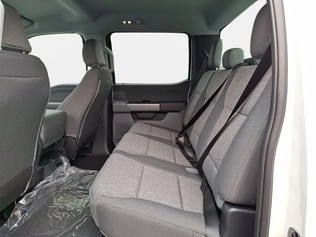 New 2026 Oxford White Ford XLT image 7