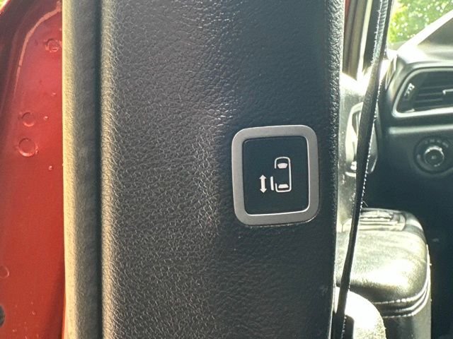 Used 2018 Copper Pearlcoat Chrysler Touring L image 16