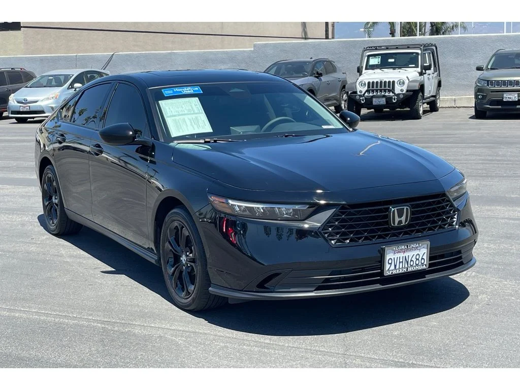 Certified Used 2025 Crystal Black Pearl Honda SE image 8