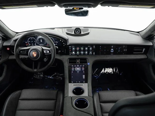 2025 Porsche Taycan GTS - Photo 22