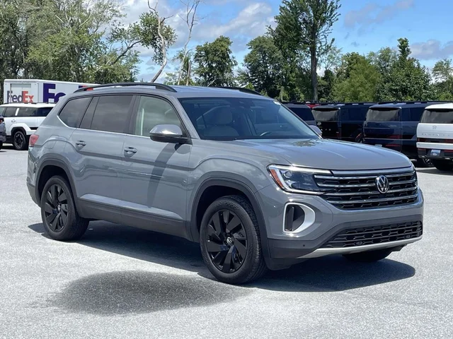 2025 Volkswagen Atlas 2.0T SE w/Technology